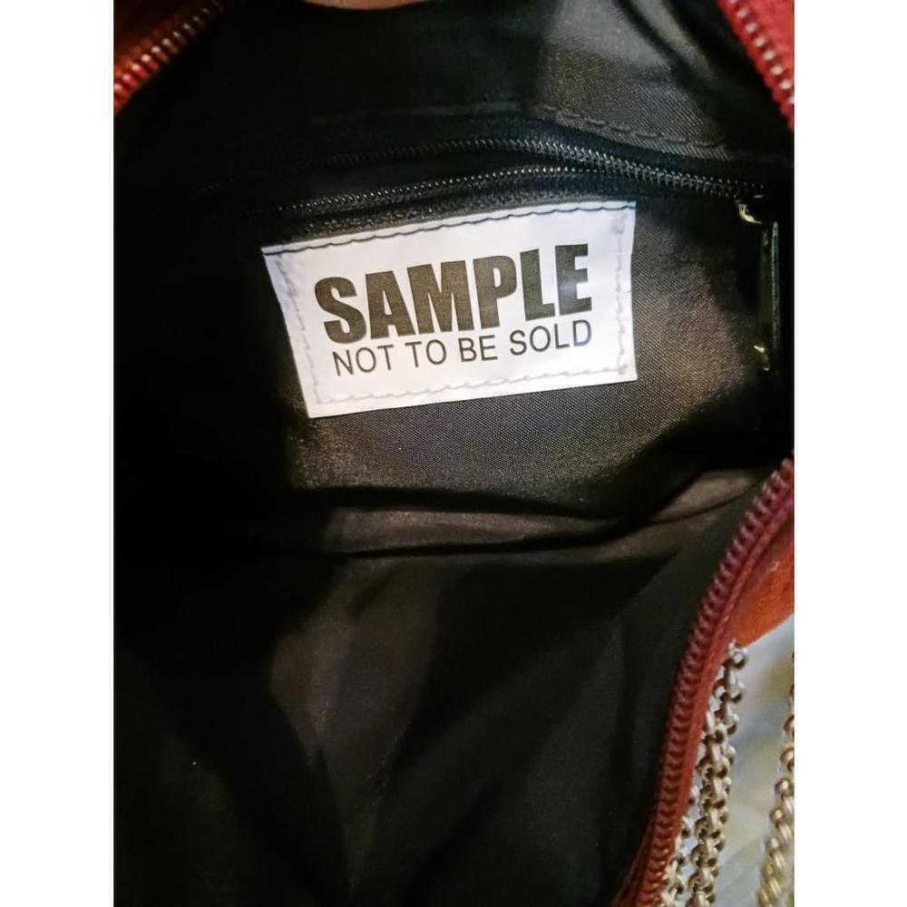Sample red handbag - Picture 4 of 4
